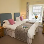 Above Cott Nyaraló *